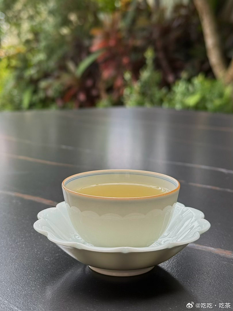 杨家寨白土洞弯弓古树，今春第一次买，买得不多想先试试，基本都被茶友拿完了，我手里
