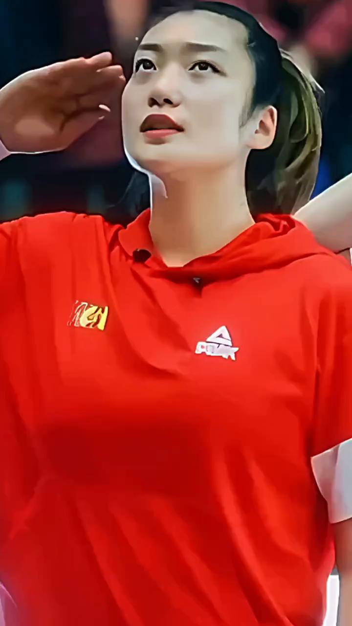 为什么很多球迷说没有李梦就不看女篮？因为她是中国女篮的定海神针，更是自带流量的现