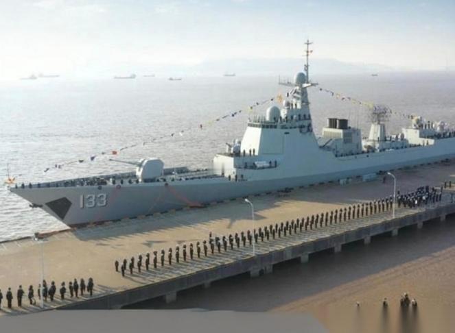 美国在赌，中国也在赌，美国赌中国不敢武力收复台湾，不敢打日本，而中国则在赌美国不