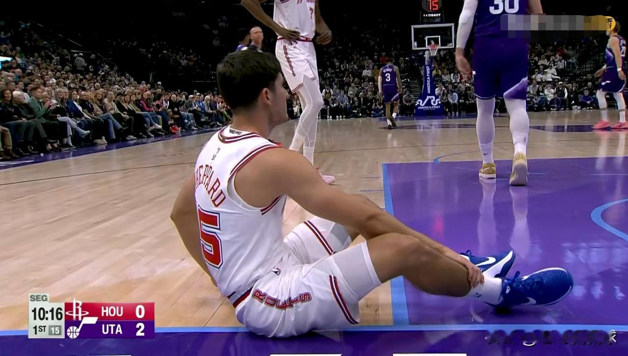 火箭超级新星谢波德终于发挥失常了！在今天火箭客场挑战爵士的比赛中，目前双方半场战