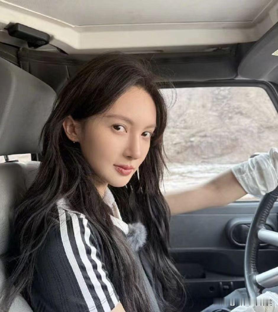 著名女星金晨，被爆肇事逃逸，这下彻底凉凉了，奇怪的事，普通的交通事故为什么要跑呢