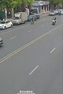 “从那边飞过来的啊”黑车居然跑，逃逸必追 