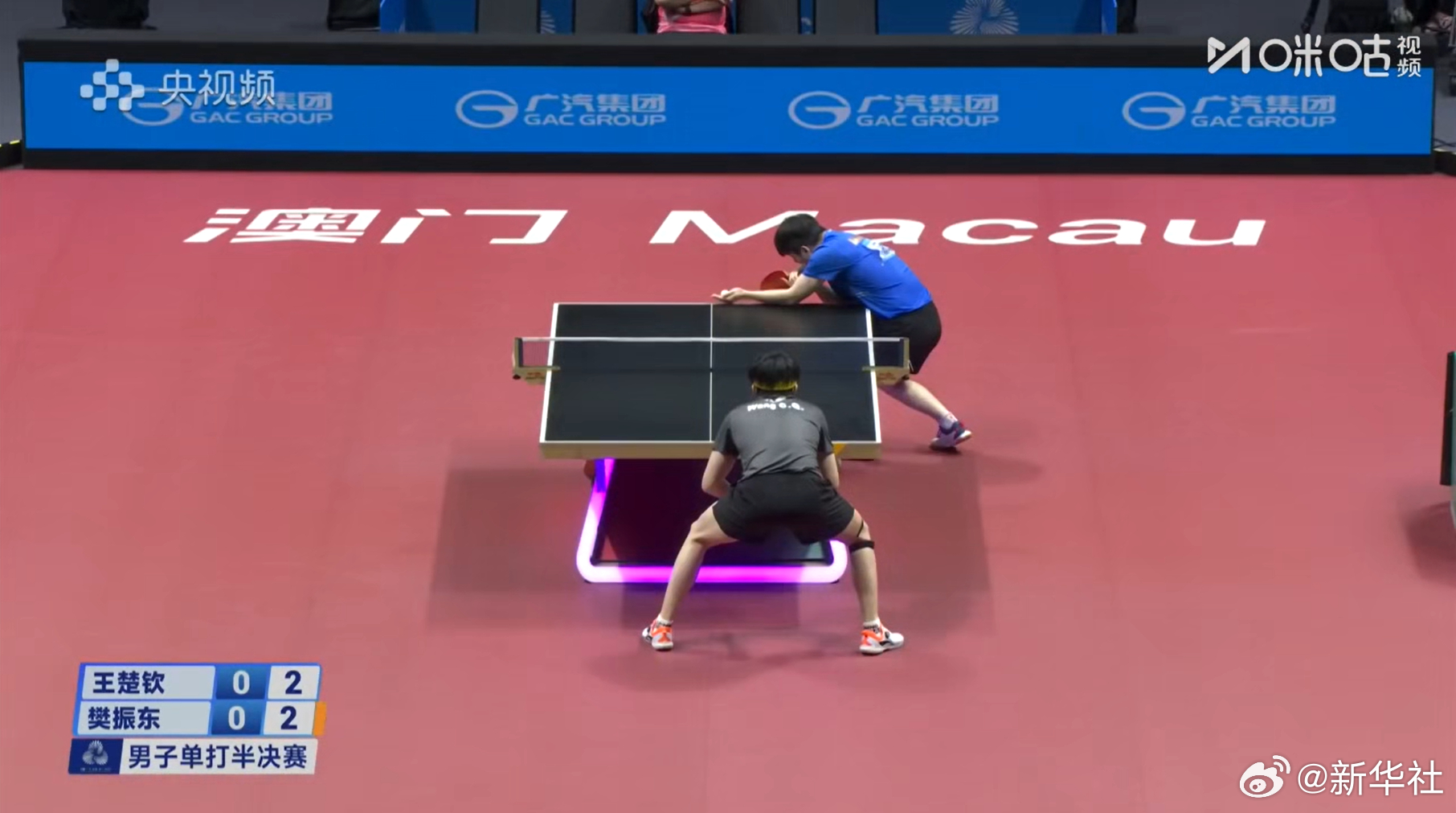 【】11月15日，第十五届全国运动会乒乓球项目在澳门展开男单半决赛的争夺，上海队