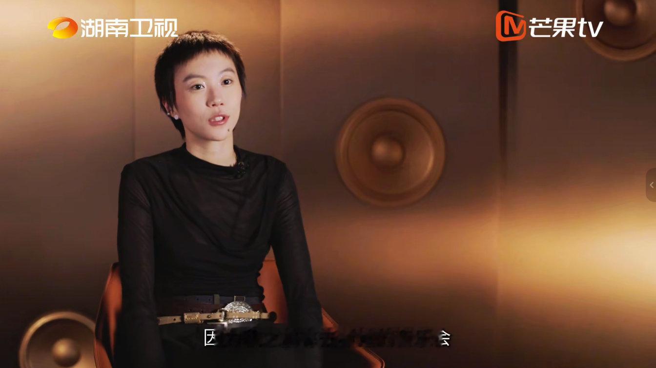 窦靖童回应何炅给她选曲歌手2026 《歌手2026》赛后采访暖心发言出圈！窦靖童