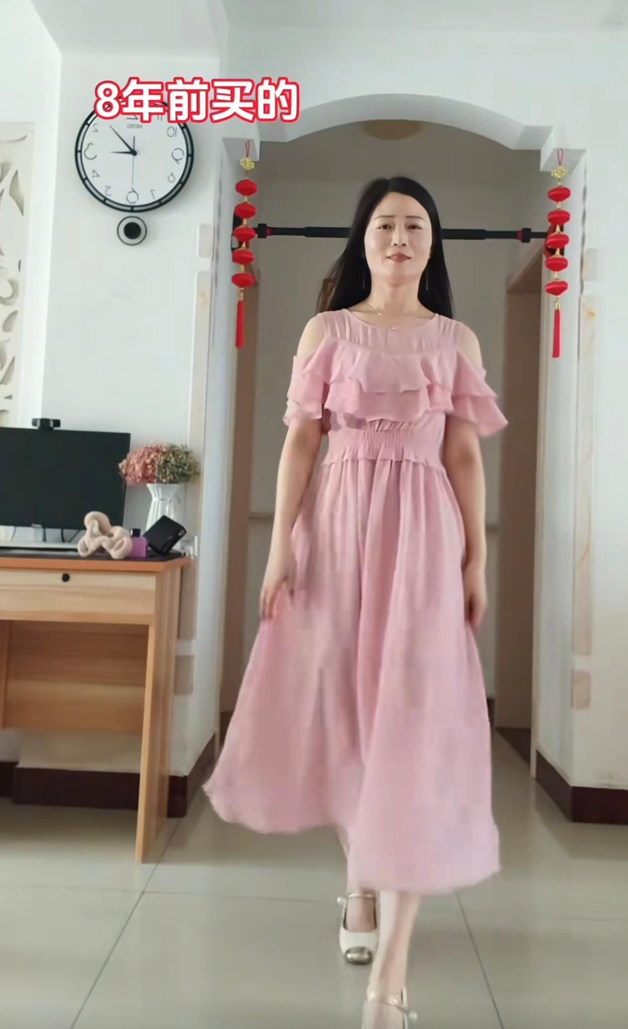 旧裙子大比拼！哪件还能穿？
        6-20年前的经典款，现在还都能穿！