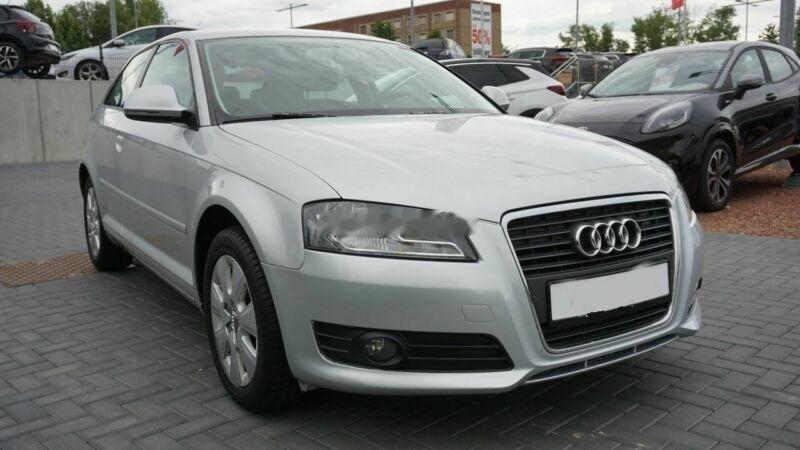 奥迪A3的1.6自吸版~~~这玩意的动力仅有102马力，手动变速箱，2009年在