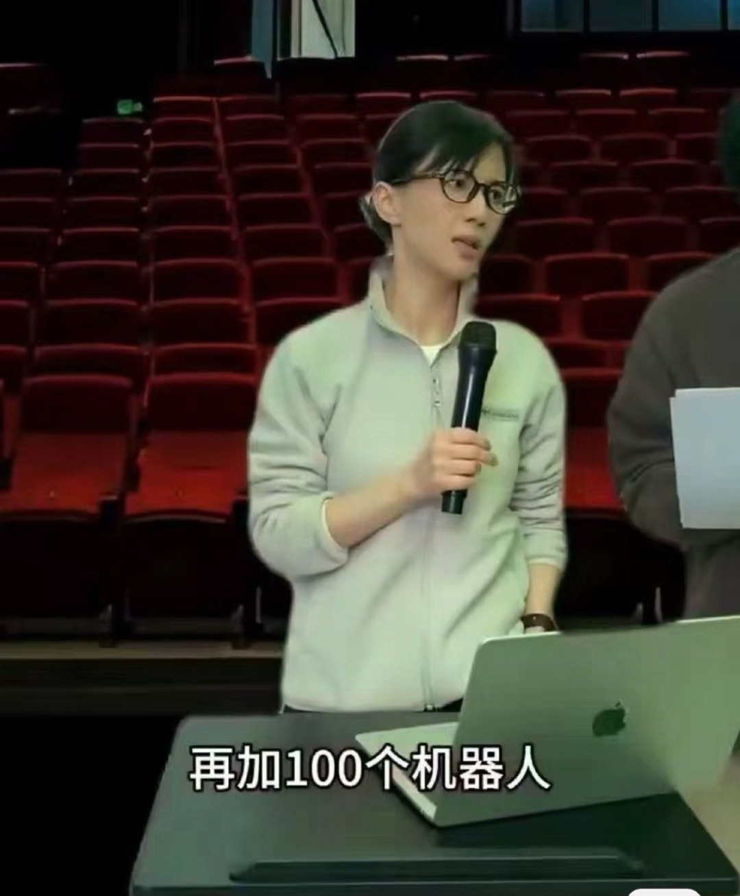 今年春晚是太好看。以前都说春晚没有年味。现在好了，连人味都没有了。 