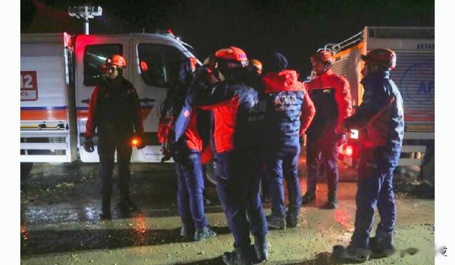 土耳其称利比亚军用飞机坠毁前电力故障。
路透安卡拉12月24日电——土耳其通讯部