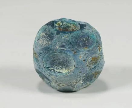 咸阳原的地下，两位太后沉默了太久。

考古队刚刚揭开了其中一位的面纱。

上召窑