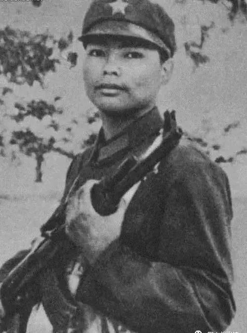 “既然来了，总不能空手而归吧！”1984年，一名解放军战士和部队失联后，误闯敌人