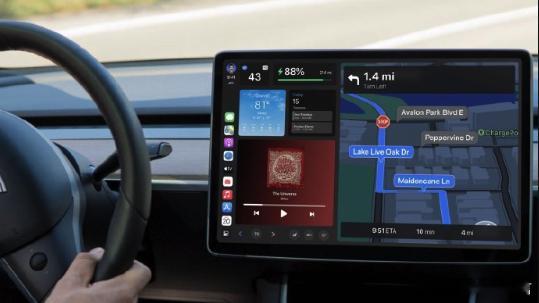 特斯拉可能在和Apple合作，让CarPlay 登录特斯拉的车机系统 。开过这么