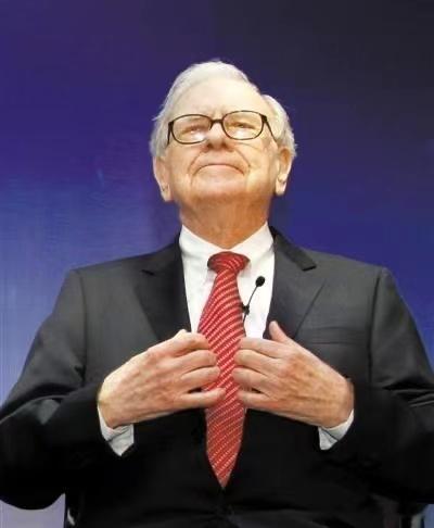 资本回报率巴菲特，“公司应该坚守自己具有明显竞争优势的领域。一家公司所产生的资本