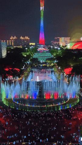 小蛮腰下城市狂欢，绚丽灯光下的音乐喷泉，梦幻般的美景！音乐喷泉 夜景喷泉秀 梦幻