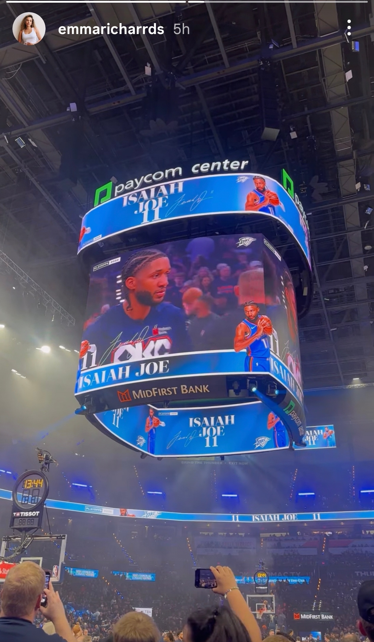 乔嫂昨天依旧来到现场支持⚡雷霆2比0太阳杰伦威廉姆斯左腿筋拉伤雷霆