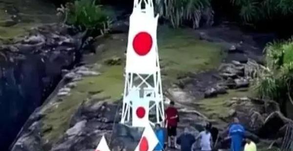 中日闹得再凶，钓鱼岛上那座灯塔谁都不敢碰！因为谁都明白：灯塔一碰，东海必炸！它不