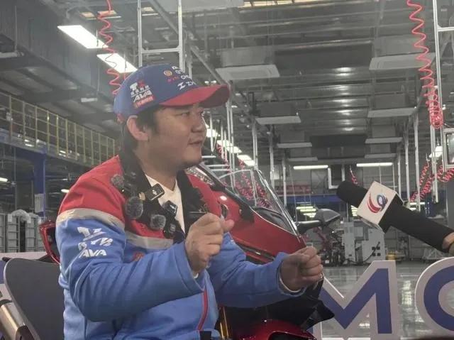 500万，45秒！湖南山村走出的修车工，这样让中国摩托征服世界

今晚8点，张雪