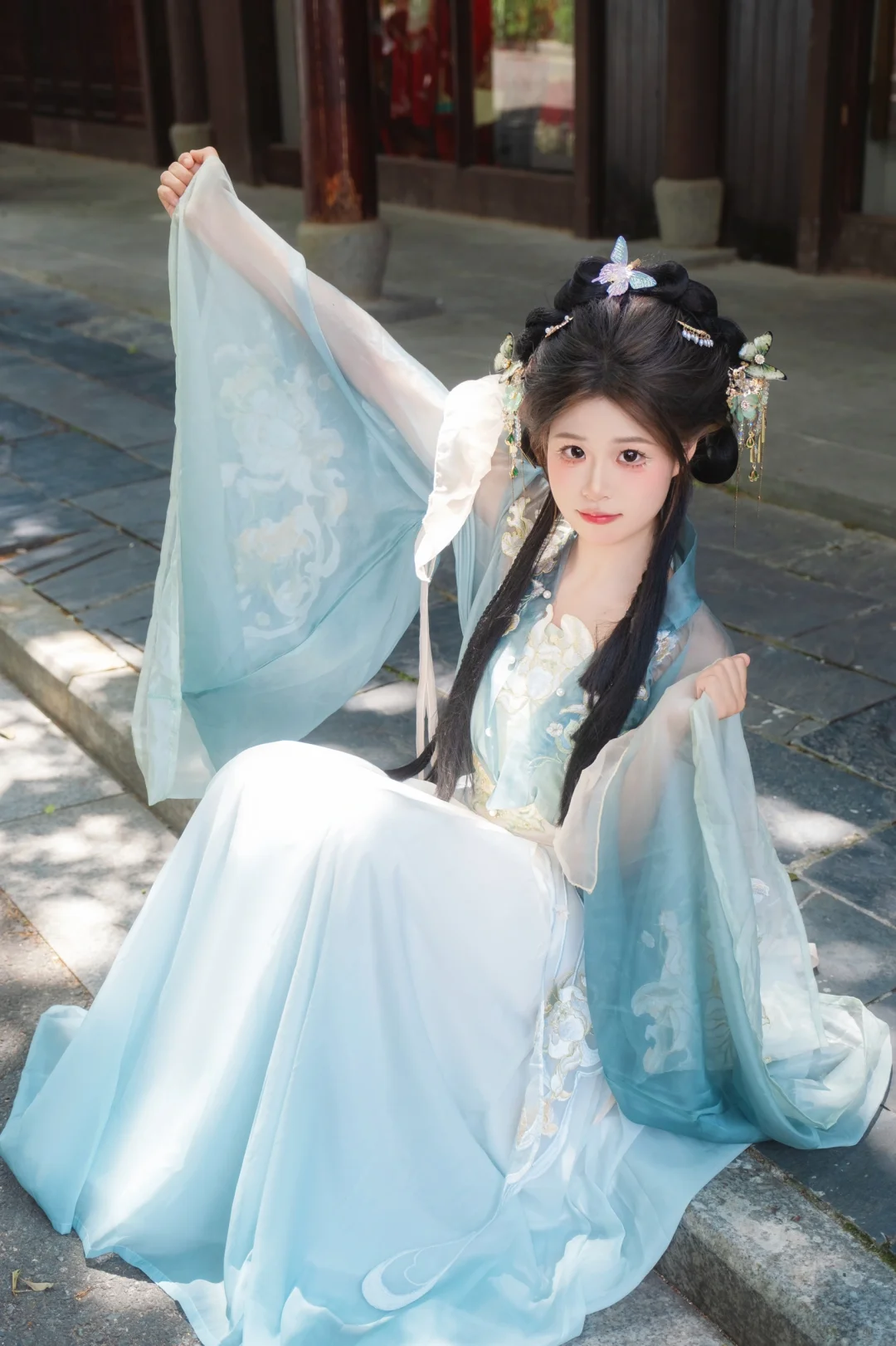 不懂就问！圆脸女孩适合拍汉服吗？？