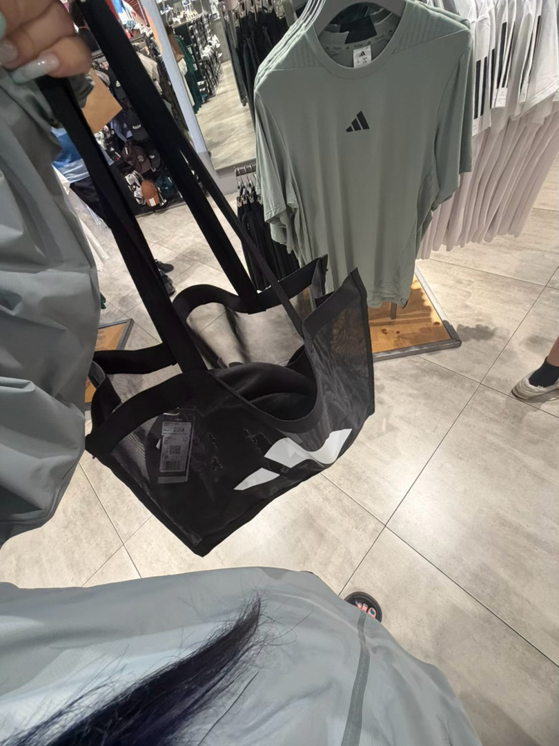 我本来只是想出门买个双肩包为啥成都的阿迪达斯打五折！突然就买了一堆东西 