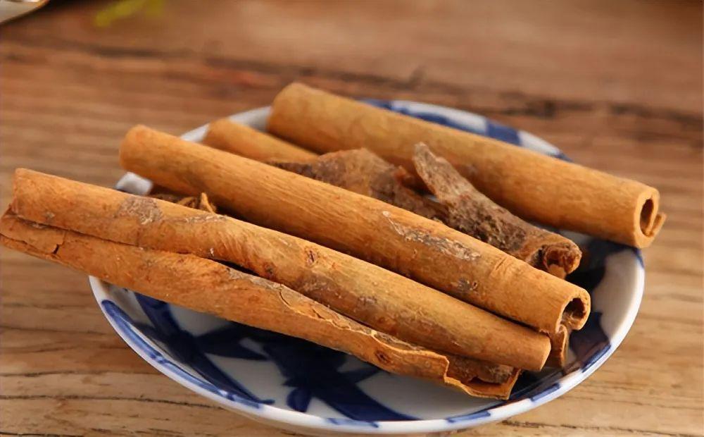 不同剂量用肉桂，效果大不同！温阳高手用对剂量才显效
大家好，我是中医陈大夫！肉桂