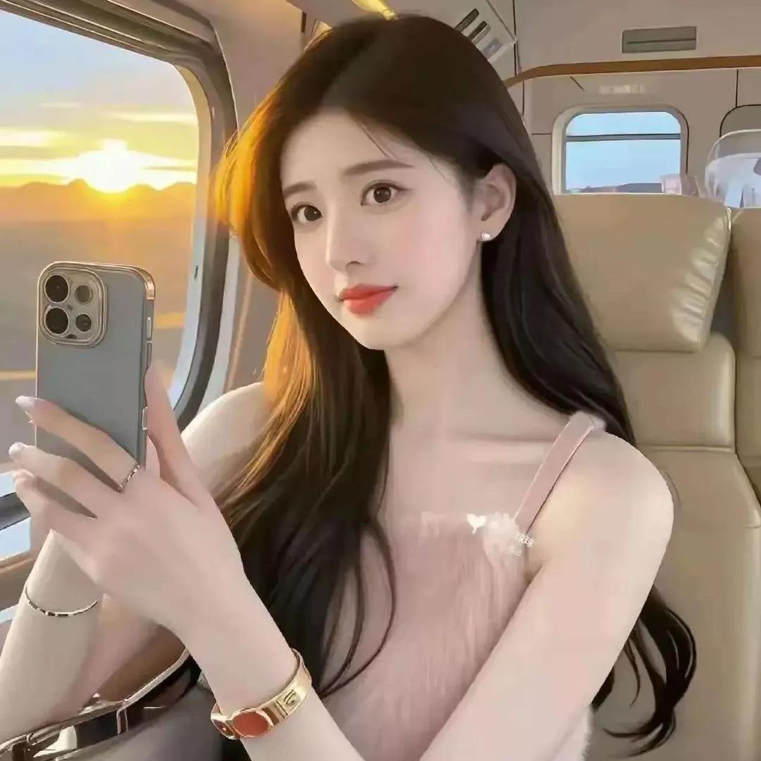 机窗外的黄昏美景，少女自拍留念。日落照 日落拍照 落日手机拍 晚霞街景拍照 美女