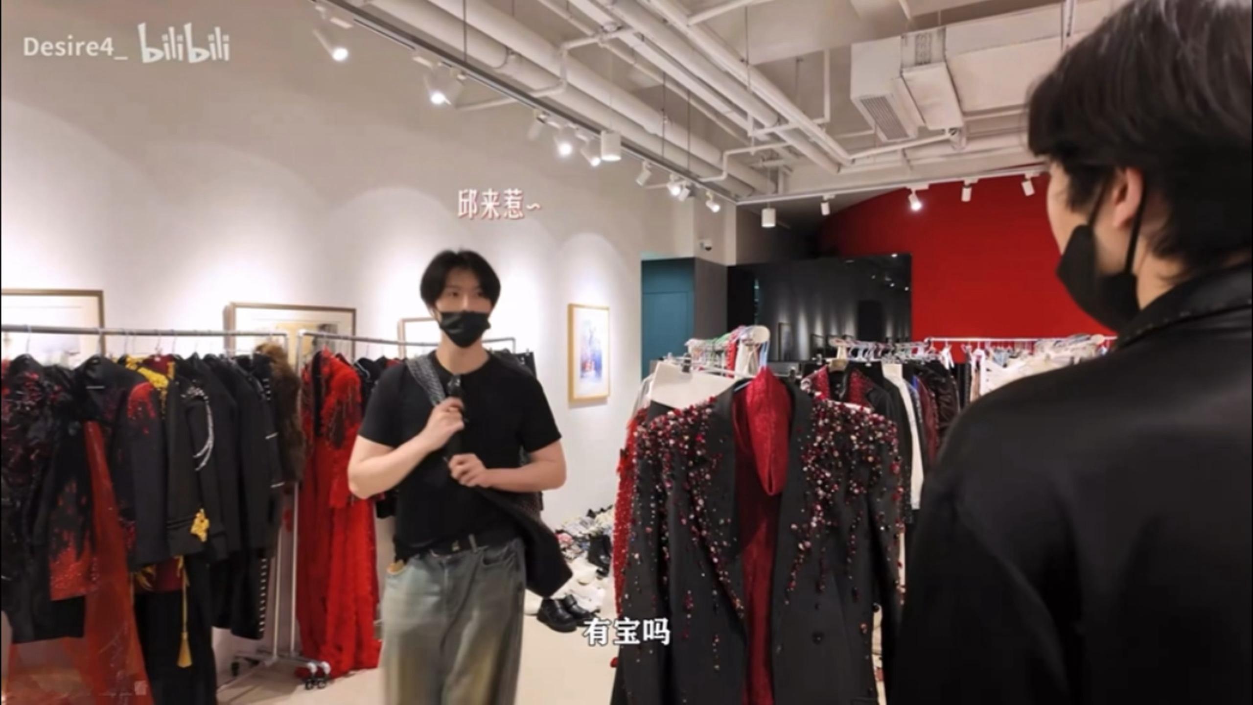邱问有宝吗这一段怎么感觉也是借着充电宝调情啊！ 