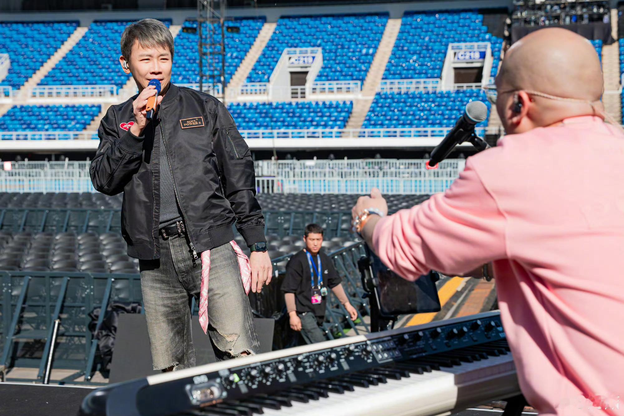 艾福杰尼陶喆的双向奔赴艾福杰尼这追星运，我狠狠接 