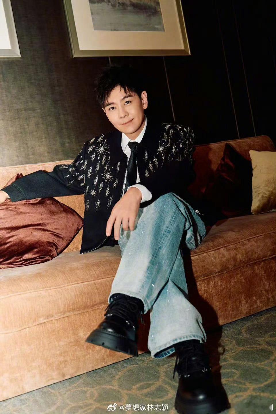 这居然是51岁的林志颖怀疑林志颖冻龄作弊！51岁这状态，时间在他这失灵了？ 