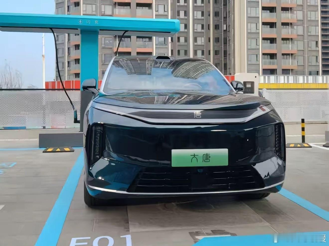 比亚迪大唐实车亮相了，该说不说这名字是真霸气，我感觉这车设计也挺好看，简洁又有辨