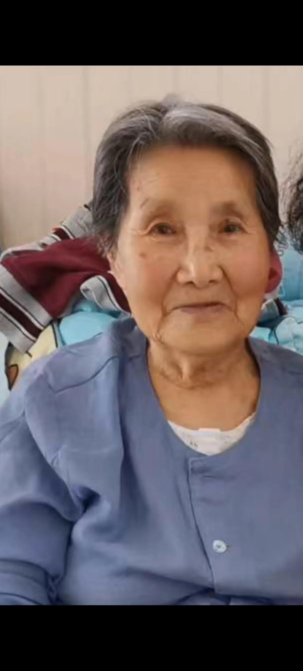 念母
 
妈妈，您离开我们整一个月了。
 
这三十天，日子像走在绵软的云里，浑浑