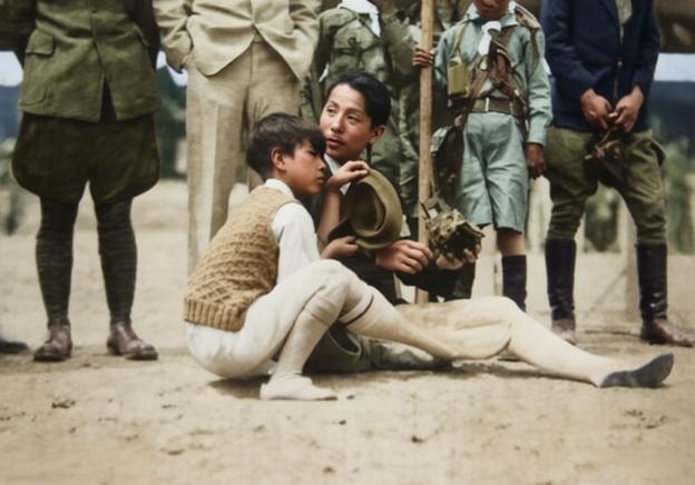 1930年10月，张学良在东北四省（黑、吉、辽、热河）秋季运动会上的留影。
当时