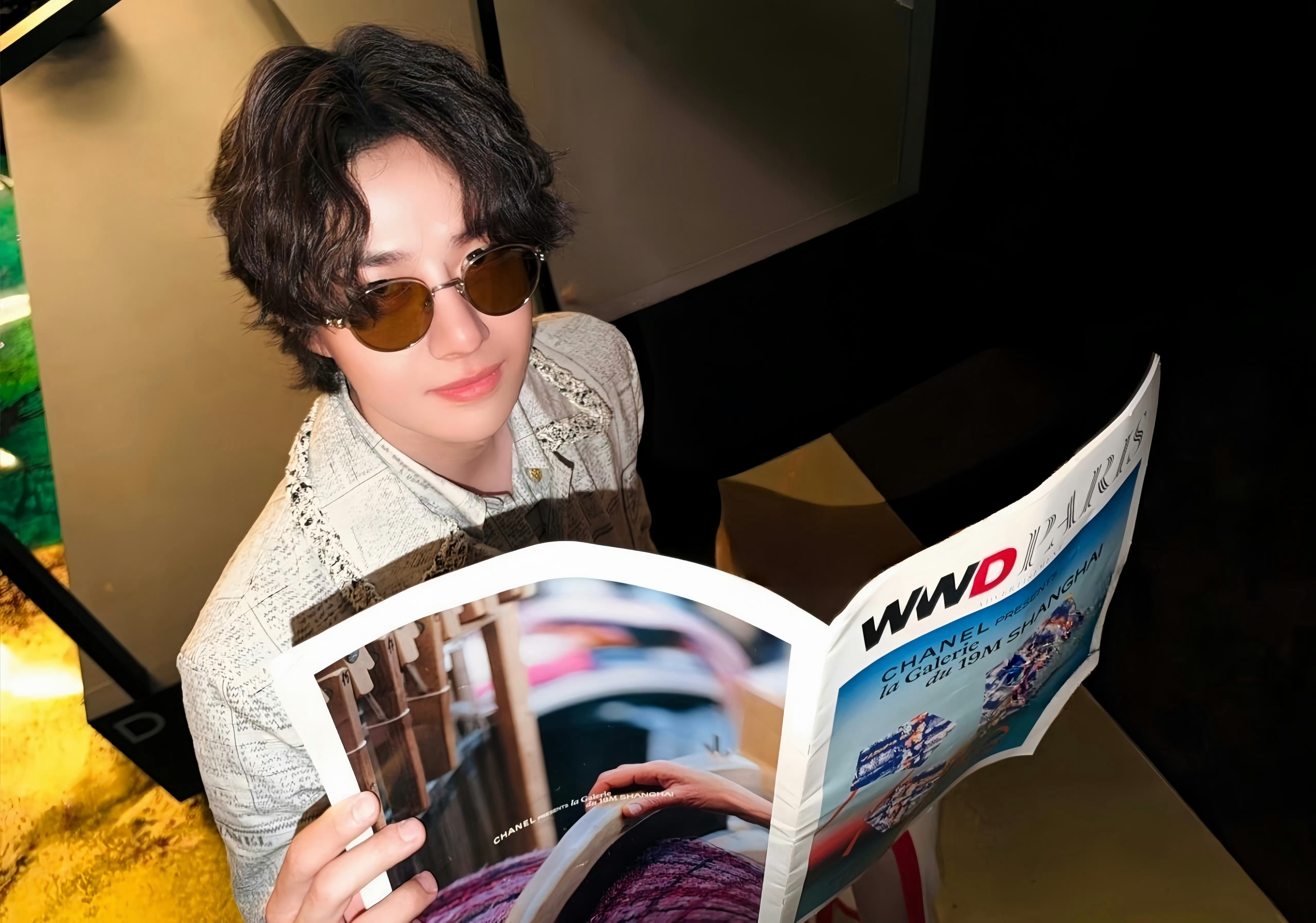王一博香奈儿品牌形象大使 王一博 王一博巴黎时装周 王一博，天生的时尚王者。‌镜