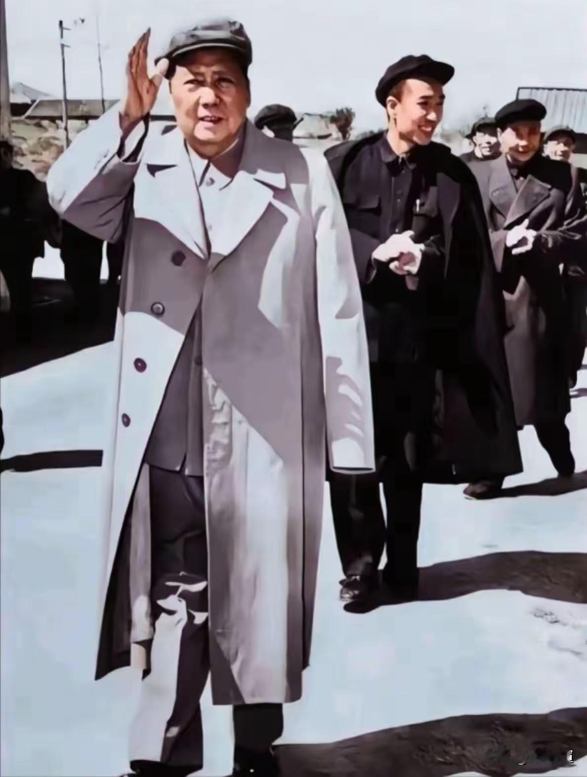 他以雄才定乾坤，一手缔造共和，至今仍被万民敬仰
 
历史从不缺风云人物，却极少有