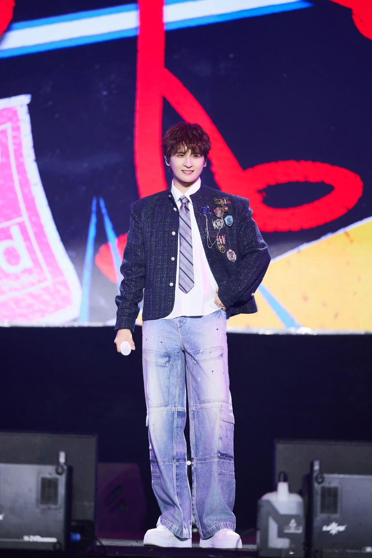 张远前任赛道主理人 张远在“前任赛道”真是无人能敌，一首《看着我的眼睛说》唱出了