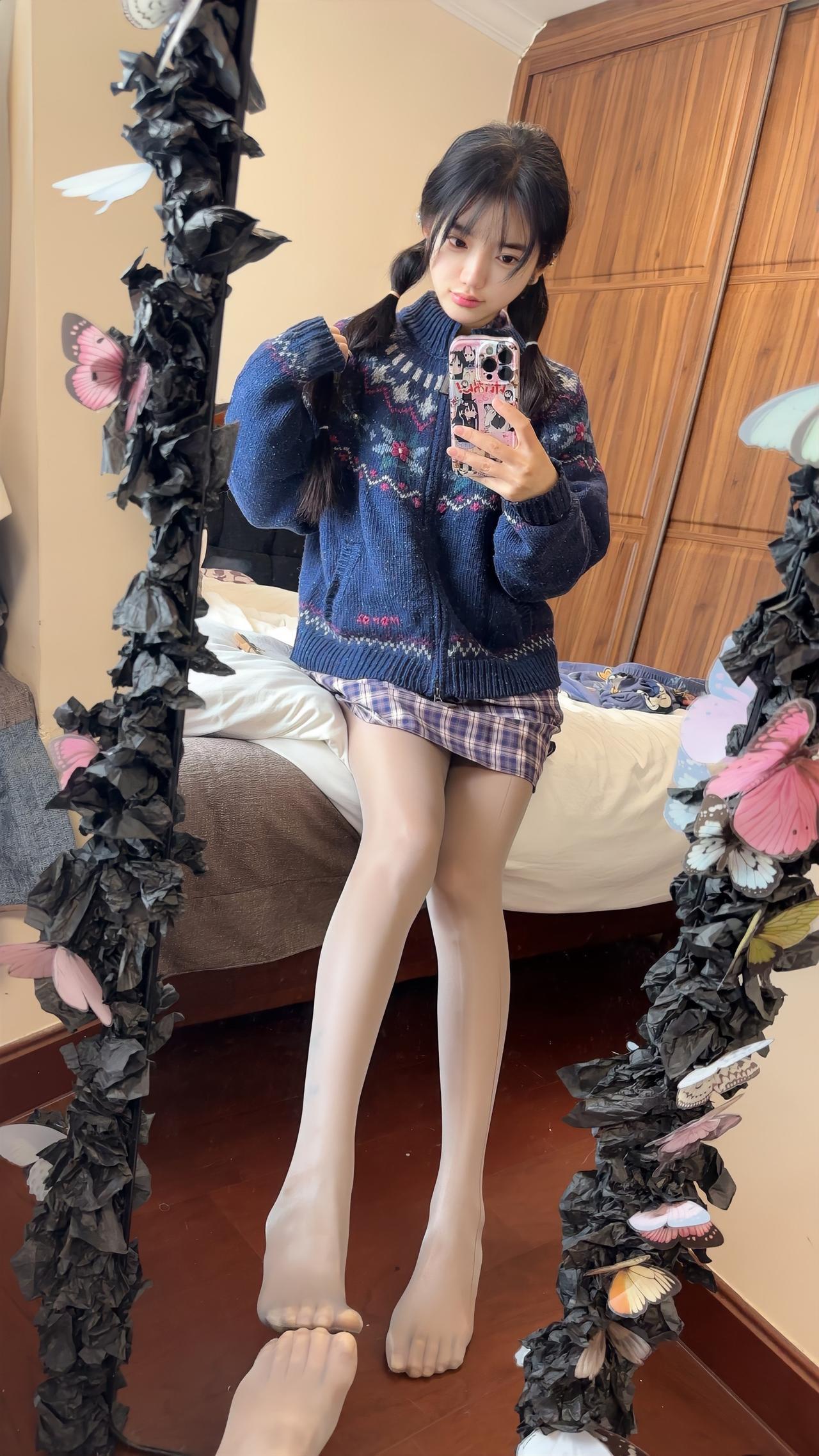 少女心满满，镜中自拍，毛衣丝袜+短裙，甜美可爱！💖📸分享生活随手拍 分享手拍