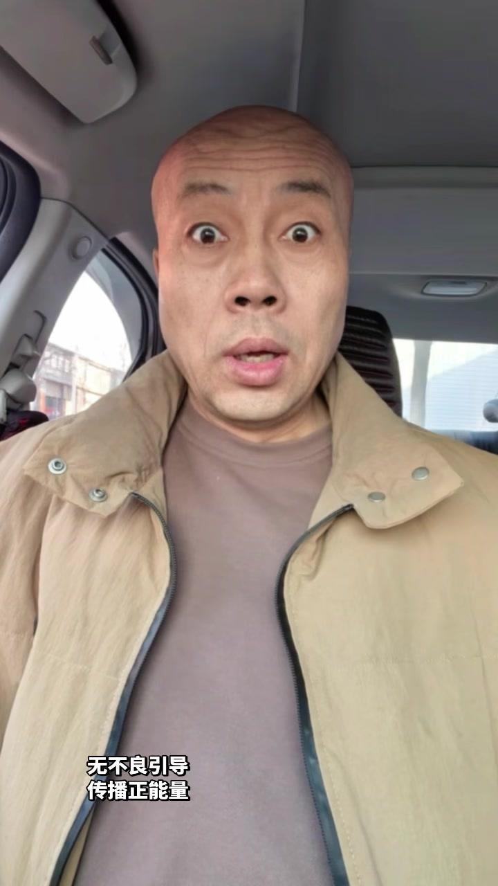 哪有什么天生的英雄，不过是一群孩子换了一身衣服，学着前辈的样子，守护着万家灯火。