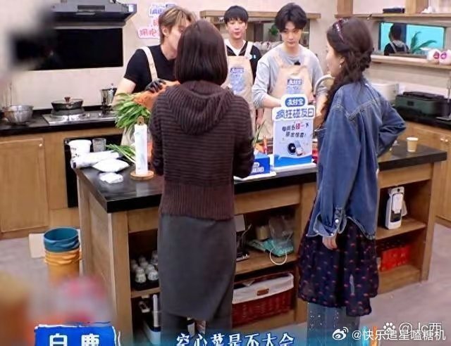 白鹿在节目里，跟王鹤棣聊天，随口就提起了自己选好的婚礼歌曲。32岁，女明星，镜头