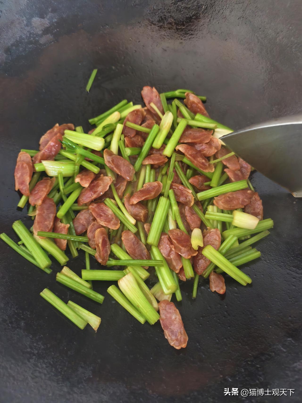 开饭咯，过来吃野咯[机智]