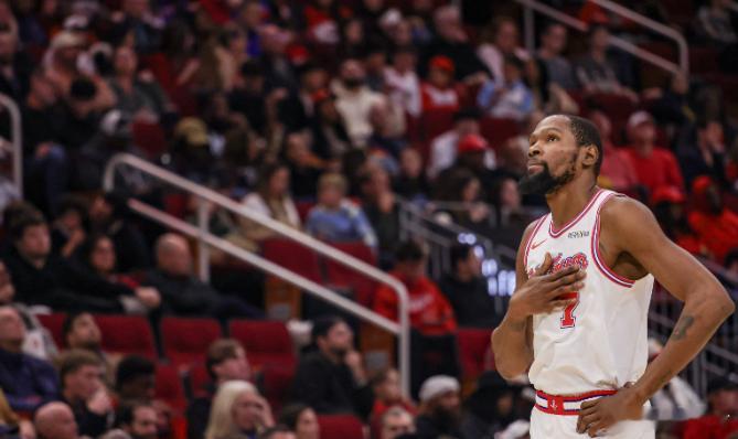 1月4日讯 NBA常规赛，火箭暂时落后独行侠。媒体人，原文如下：这比赛就凸显基本