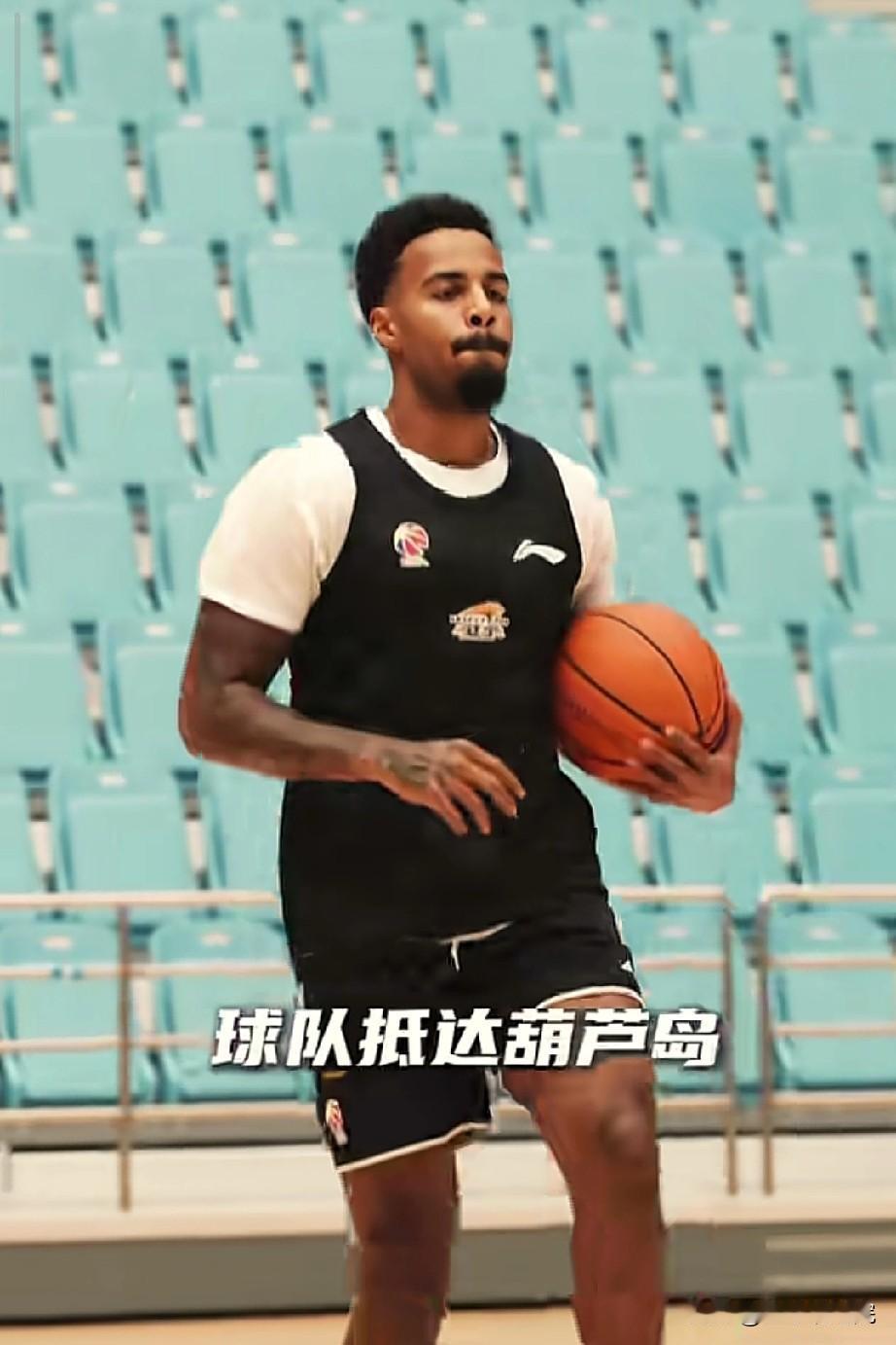 来了！华子已经和球队合练了，今晚有望迎来首秀。

爱德华兹以及克里斯目前随队前往