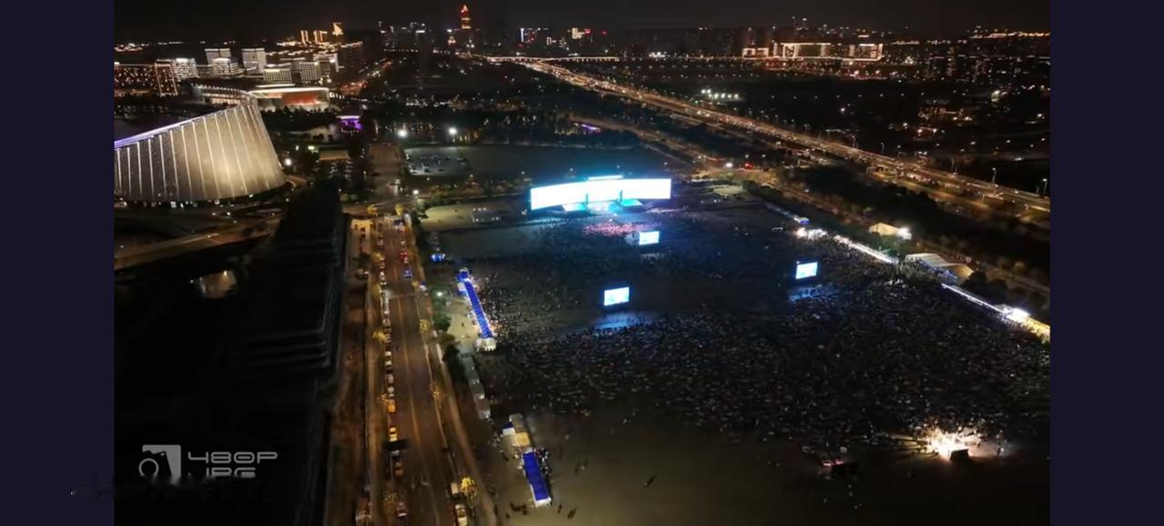 没想到南通紫琅音乐节如今影响力这么大，接近冰点的寒夜，能吸引3.5万人在露天听演