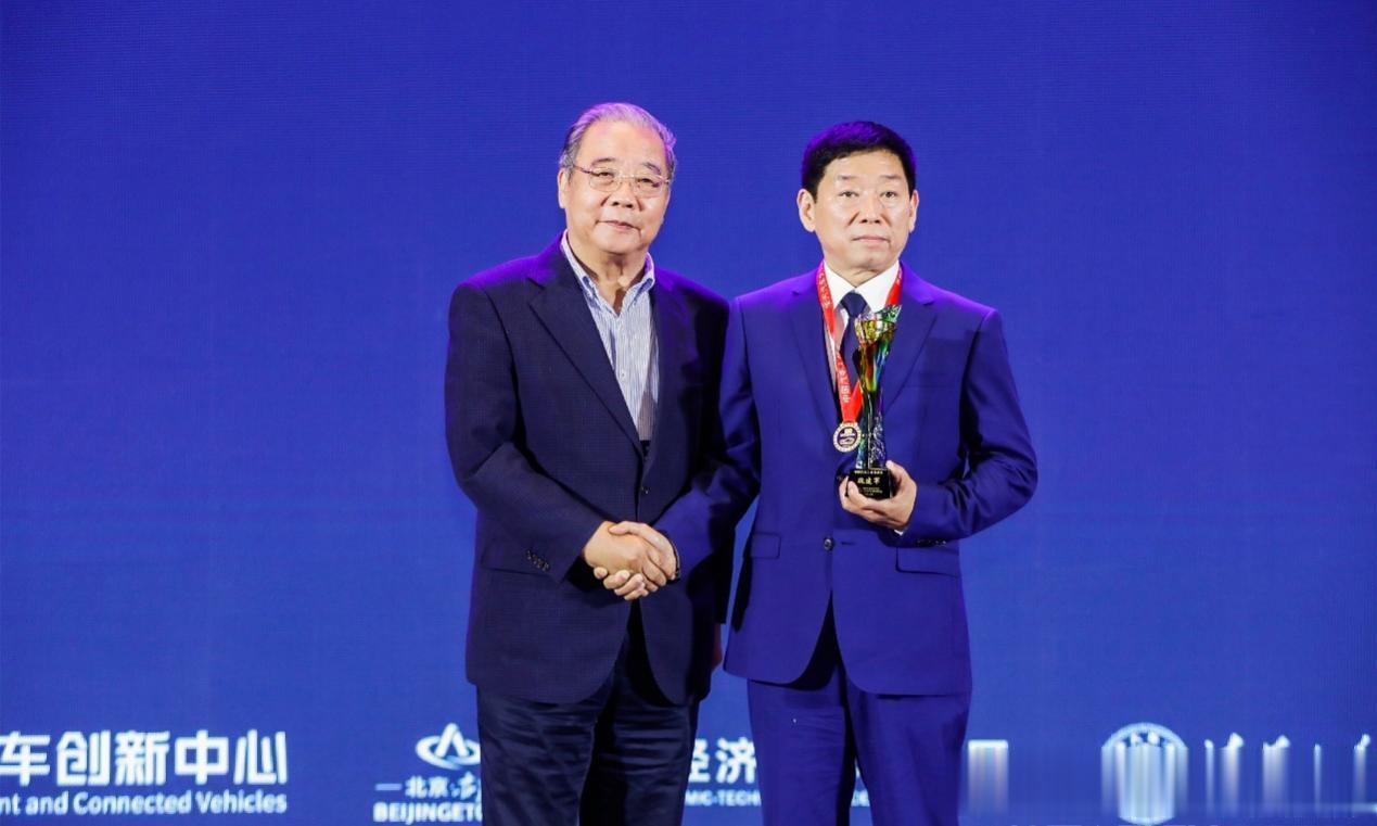 车企领导那么多，为什么只有长城汽车的魏建军能够斩获汽车界最高荣誉饶斌奖呢？
简单