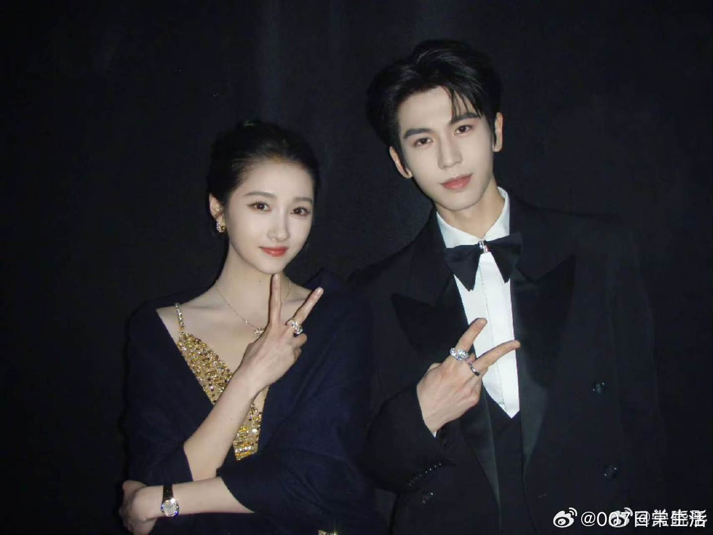 关晓彤晒和张凌赫合照关晓彤分享和张凌赫合照 好舒适啊 