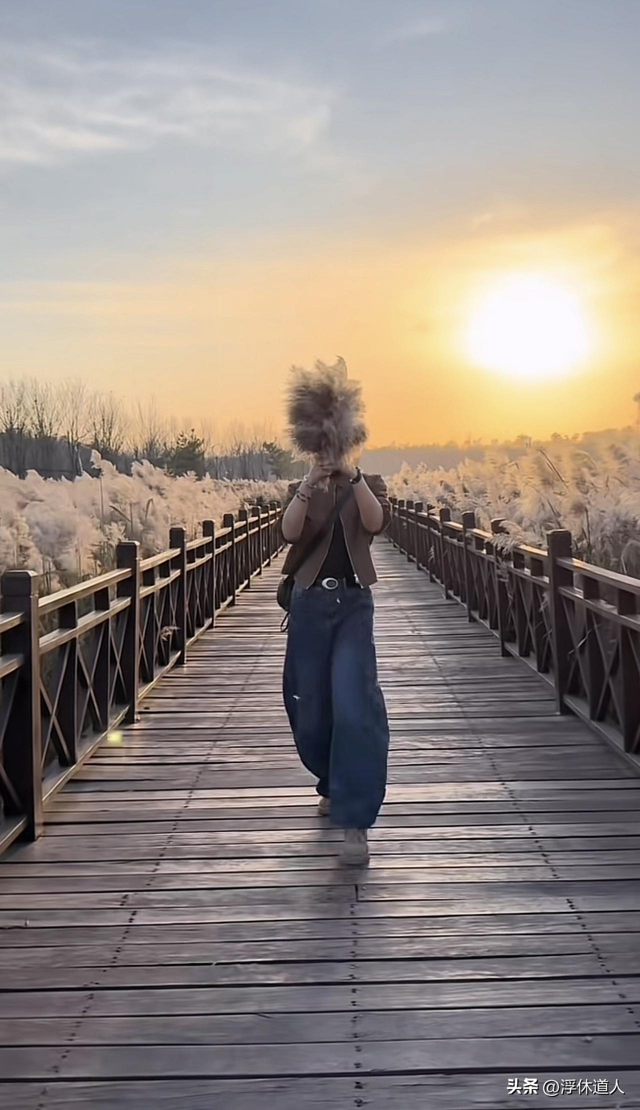 新思维：以“三爱”为钥，解锁鲜活人生。

“爱生命，爱生活，爱世界。” 这便是我