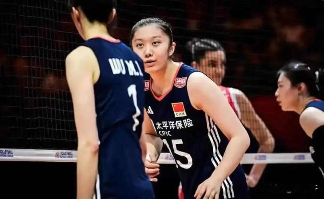 今晚世联赛中国女排迎战法国，首发阵容迎来关键调整！副攻线由万梓玥取代陈厚羽，新锐