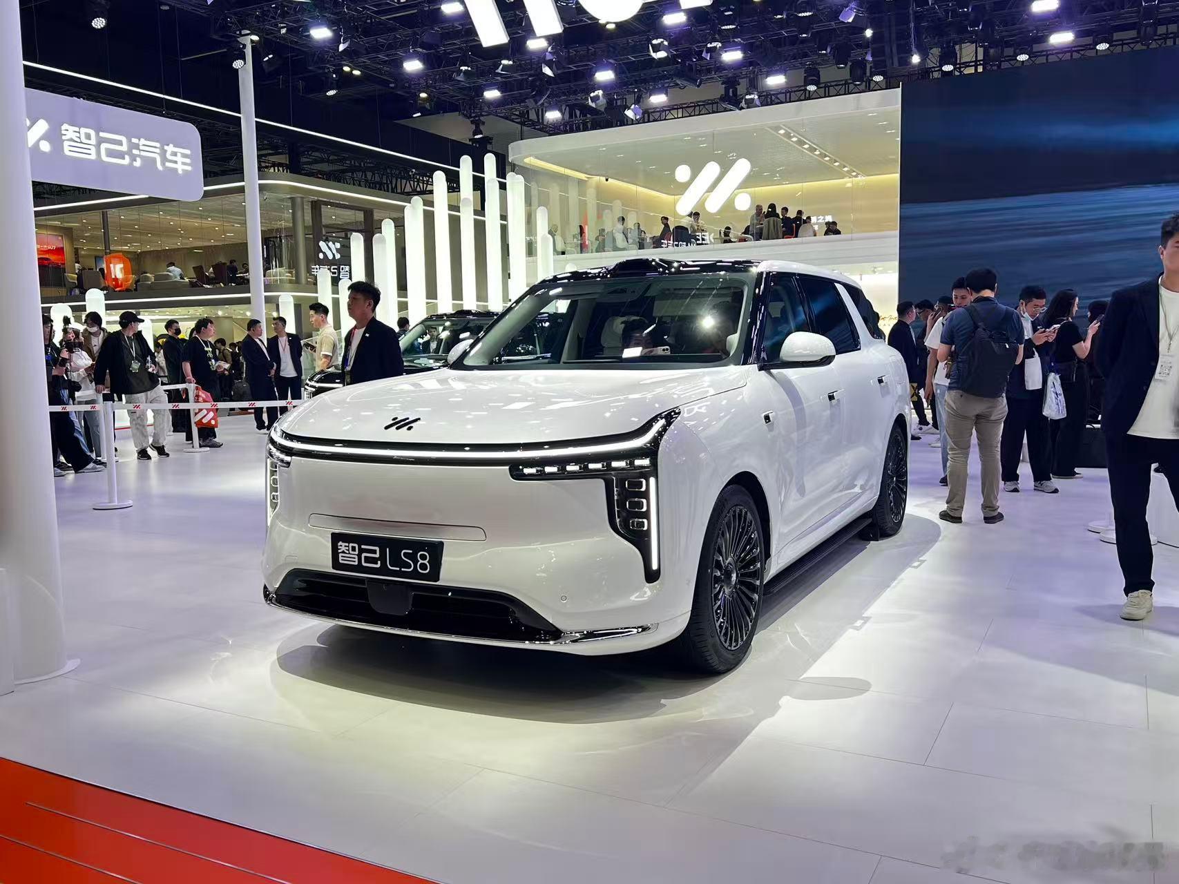 2026北京车展这就是北京车展新车划重点车展有AI上汽智己LS8重磅亮相了！怕你