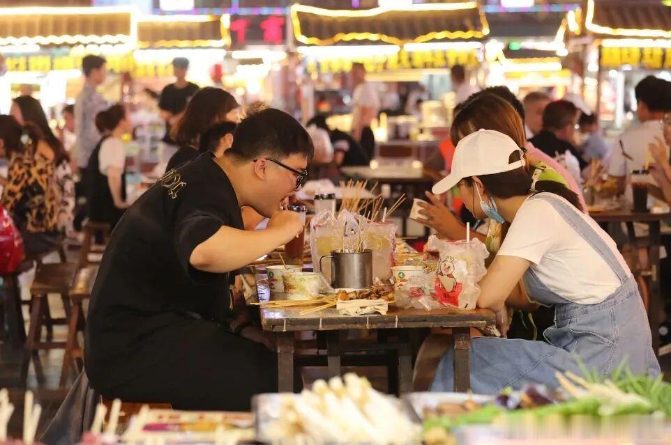暑期遛娃选八朝古都开封刚刚好，两天行程兼顾玩乐与研学。万岁山闯江湖做任务，清明上