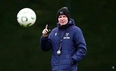 水晶宫主帅格拉斯纳彻底炸了，短期内他再次炮轰高层。这么下去，双方不用等到合同到期