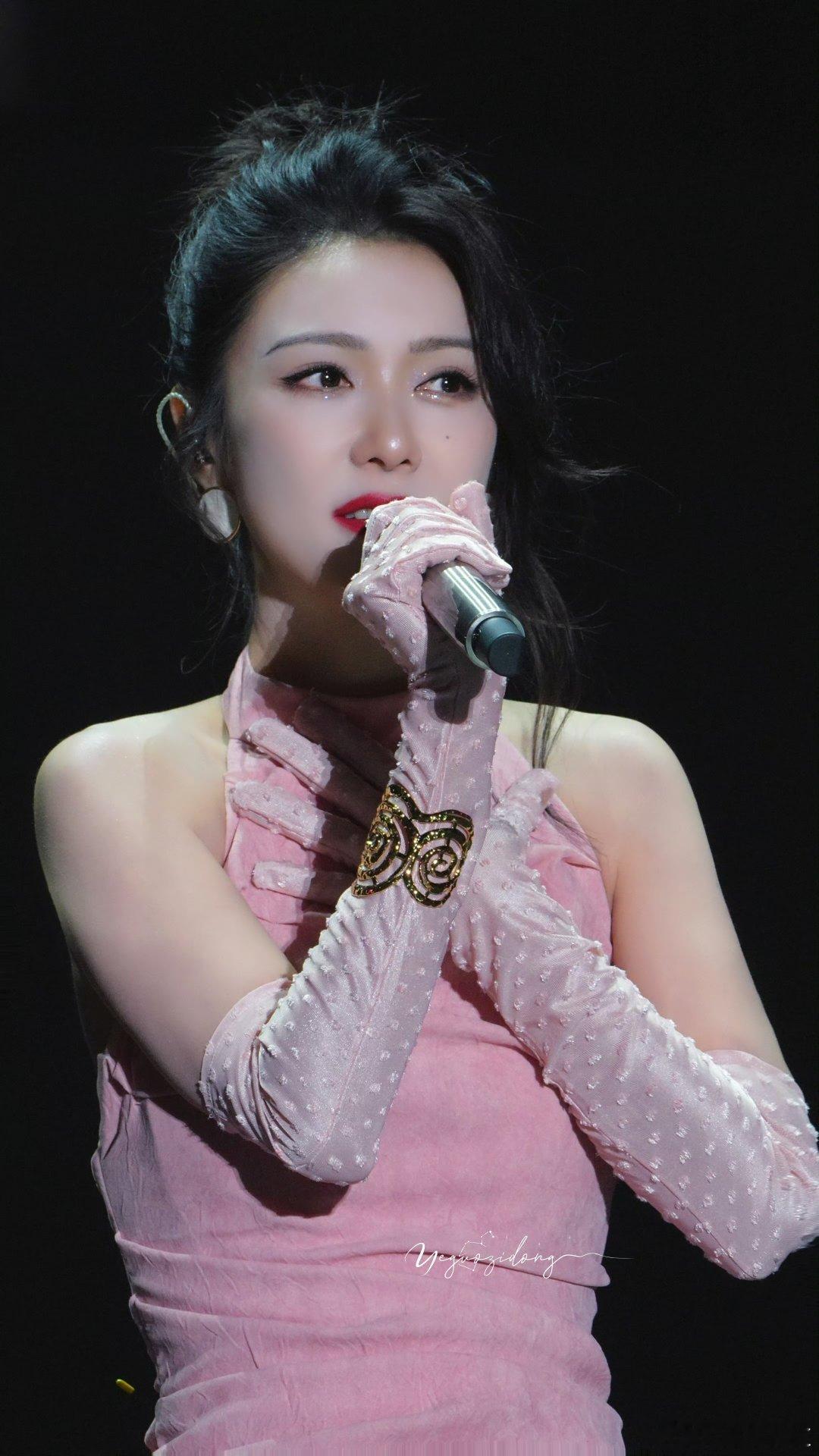 薛凯琪薛凯琪美得像一颗珍珠 FiFi名不虚传！舞台上温柔又闪耀，珍珠般温润 