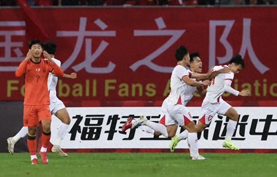 熊猫杯第二轮，乌兹别克斯坦U22靠哈米多夫第4分钟闪击，1-0击败越南U22。目