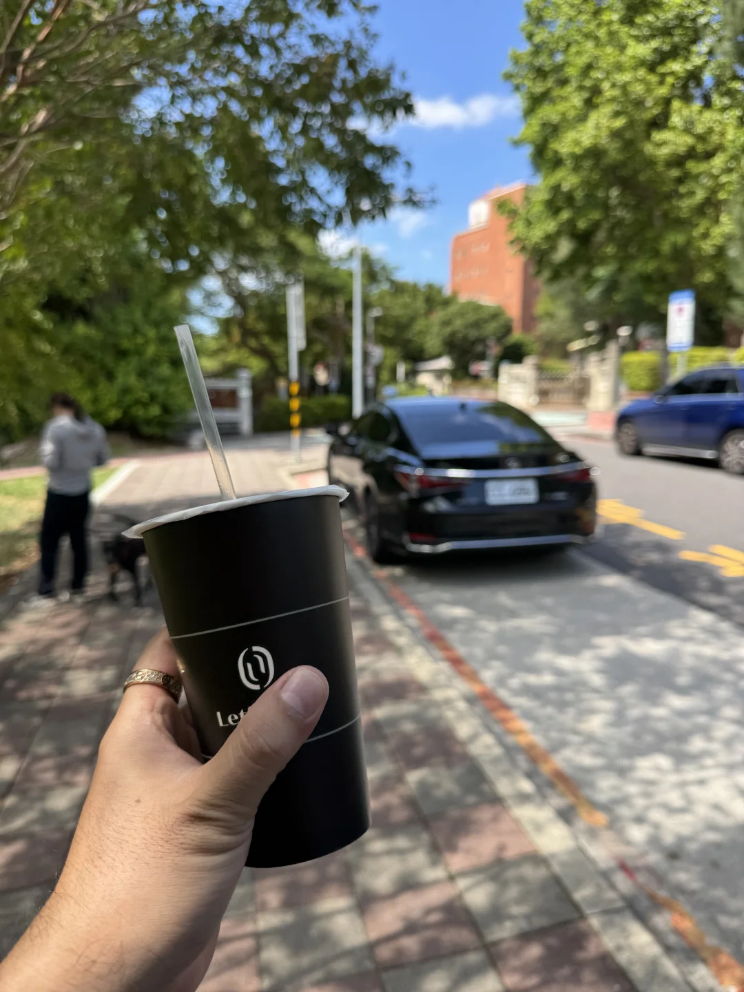 台湾确实很干净 但是为什么路上没垃圾桶啊！